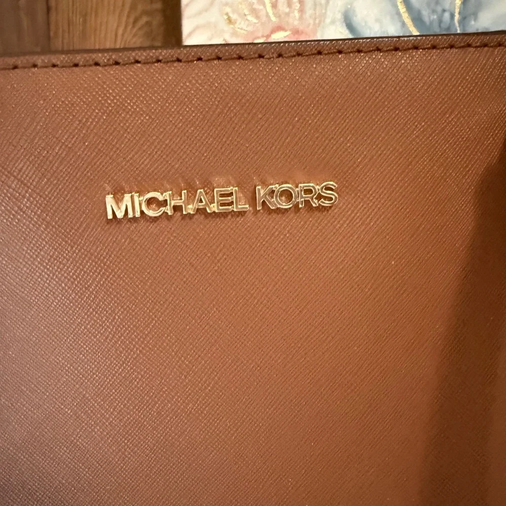 Michael Kors Brown Jet Set Bag - Saffiano Leather - Picture 2 of 7